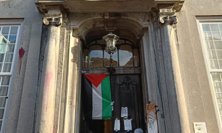 Pro-palestijnse activisten bezetten universiteitsgebouw Drift 25