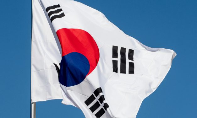 Fans wachten uren voor K-POP groep ONEUS in Tivoli