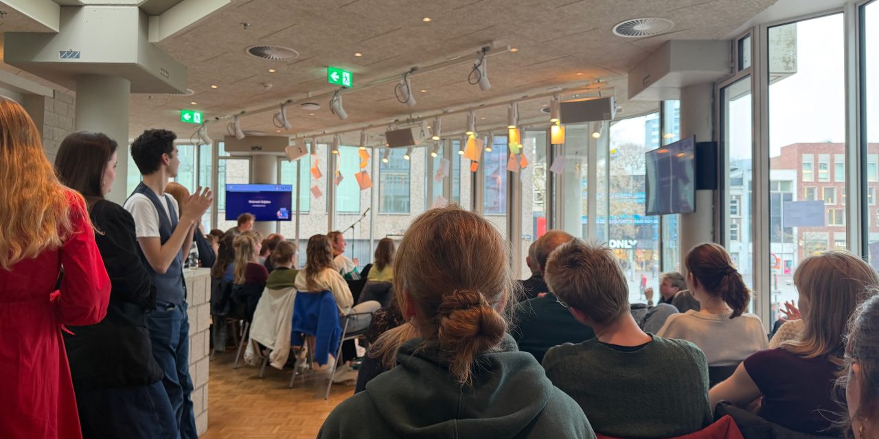 “Taal maakt uit. In taal zit macht” Studenten van de Universiteit Utrecht maken van e-mailcultuur literatuur