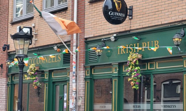 Saint Patrick’s Day trekt internationale drukte naar Ierse pub in Utrecht