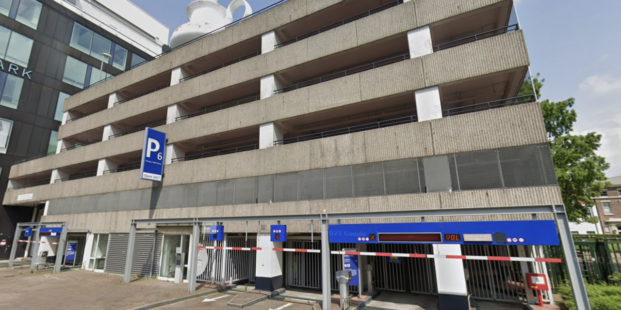 Fracties willen lege parkeergarage P6 aan Rijnkade omzetten in betaalbare woningen