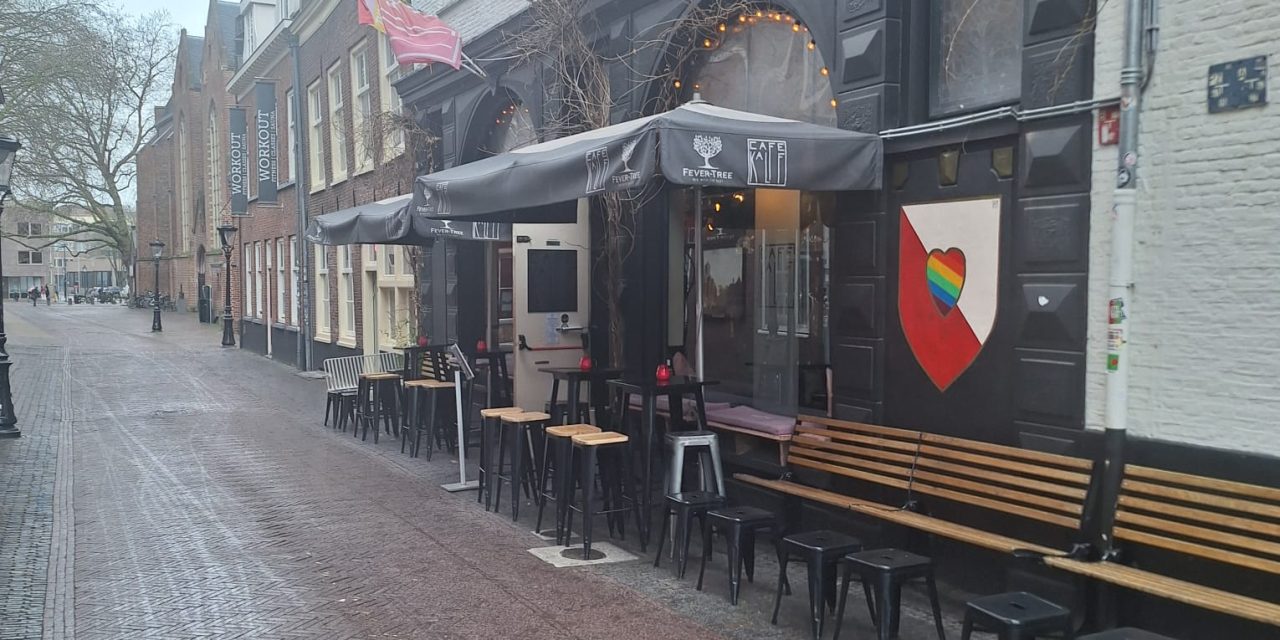 Eigenaar Robbert Kalff neemt na vijftien jaar afscheid van Utrechtse queerbar Café Kalff