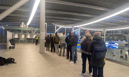 Vroege rij bij stembus Utrecht Centraal: opkomst lijkt hoger dan verwacht