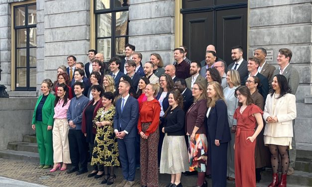 Van bloemen naar verantwoordelijkheid: Utrecht beëdigt nieuwe gemeenteraad