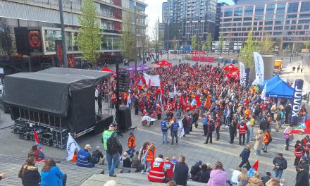 Demonstratie rijksambtenaren op Jaarbeursplein tegen de nullijn