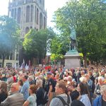 Demonstranten komen massaal naar Utrecht om te demonstreren voor vluchtelingen