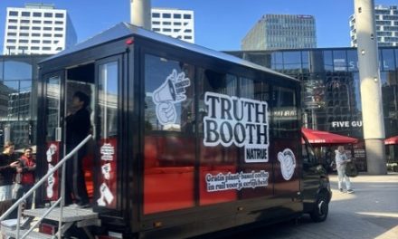 Natrue brengt eerlijkheid naar Utrecht Centraal met Truth Booth