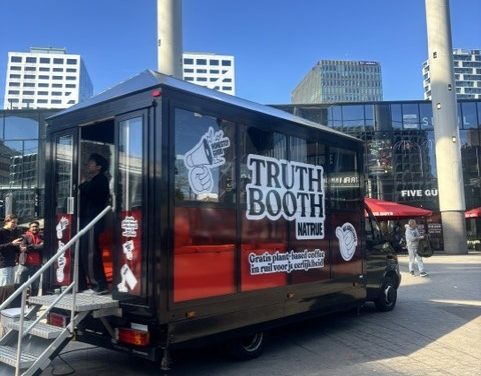 Natrue brengt eerlijkheid naar Utrecht Centraal met Truth Booth