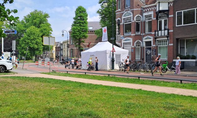 Utrechtse marathon ging toch door “We hebben vandaag al twee levensbedreigende gevallen van oververhitting gehad”