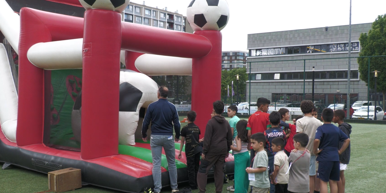 Vrije inloop trekt meer dan honderd kinderen naar Buitenspeeldag bij SVO De Dreef
