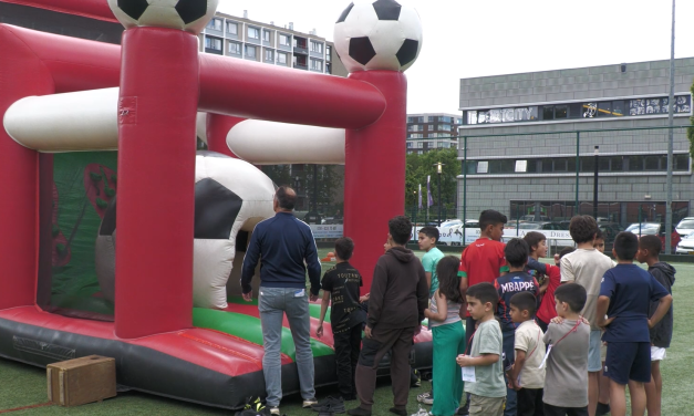 Vrije inloop trekt meer dan honderd kinderen naar Buitenspeeldag bij SVO De Dreef