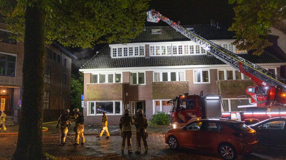 Brand na explosie bij bedrijfspand