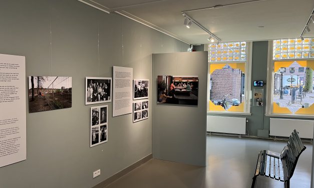 Fototentoonstelling “Ik kom uit Ondiep” geopend in het Volksbuurtmuseum.