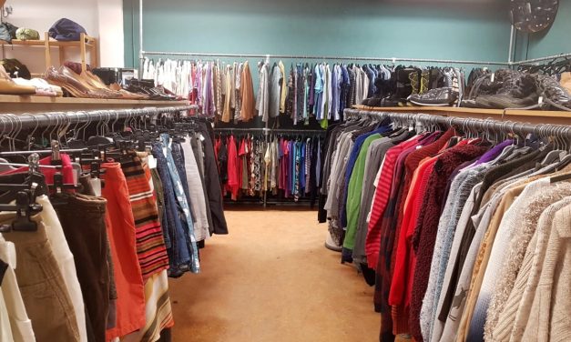 Kringloopwinkel Emmaus geeft een eigen draai aan de landelijke kledingruil