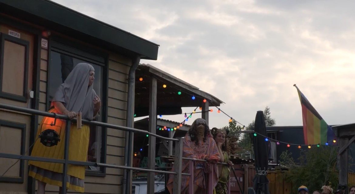 Modeshow over de geschiedenis van sekswerk, probeert meer zichtbaarheid te creëren voor sekswerkers
