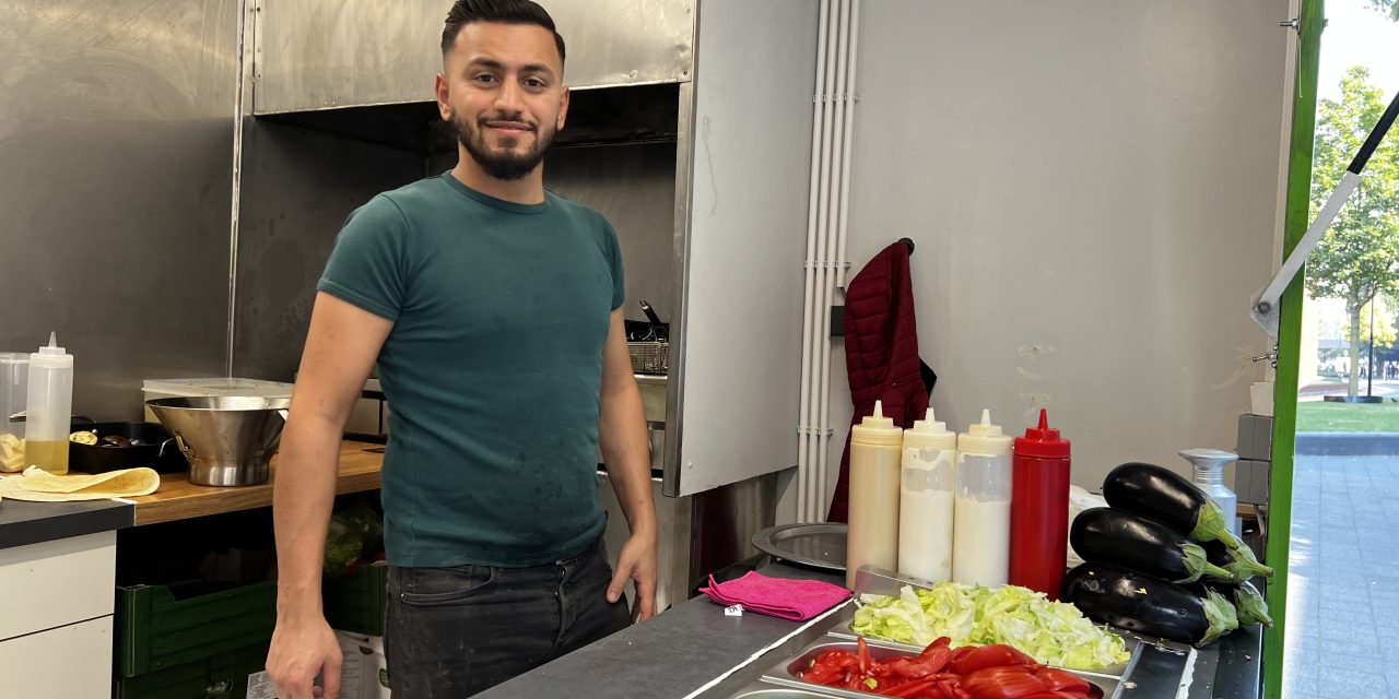 ‘Die lach op het gezicht, dat is zo mooi’, Foodtruckeigenaar Radua.