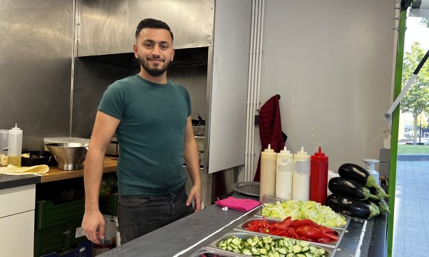 ‘Die lach op het gezicht, dat is zo mooi’, Foodtruckeigenaar Radua.