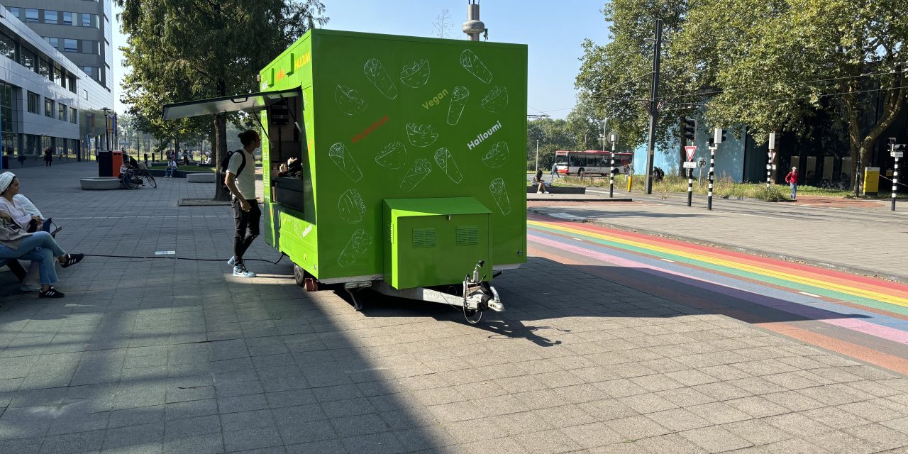 Grand Café Living in concurrentiestrijd met foodtrucks