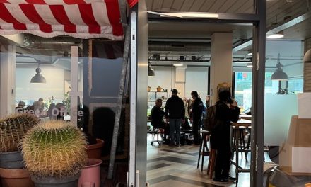 Het Repair Café van Universiteit Utrecht geeft spullen een tweede leven en draagt bij aan circulaire economie