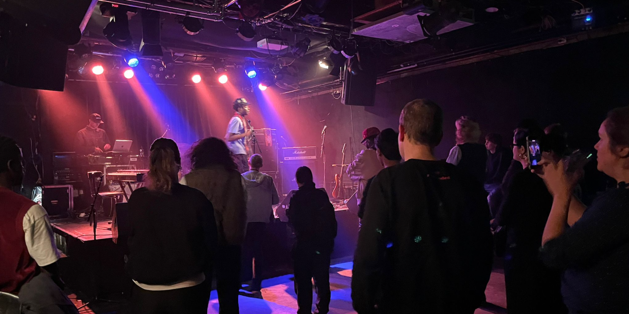 De band Meerkat presenteert nieuwe nummers tijdens 3voor12-optreden
