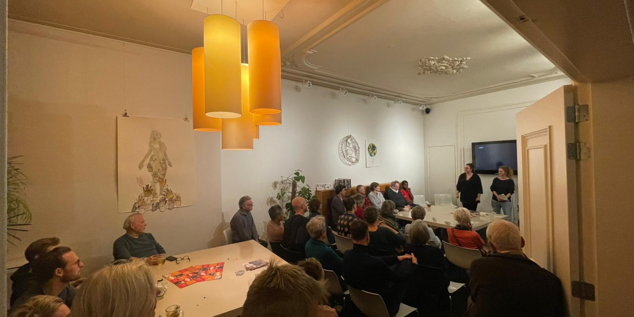 Eerste levende boekenavond door Utrecht in Dialoog trekt veel bezoekers aan