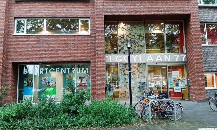 Buurtcentrum Hoograven brengt bewoners van alle leeftijden samen: elke vrijdag line dance workshop