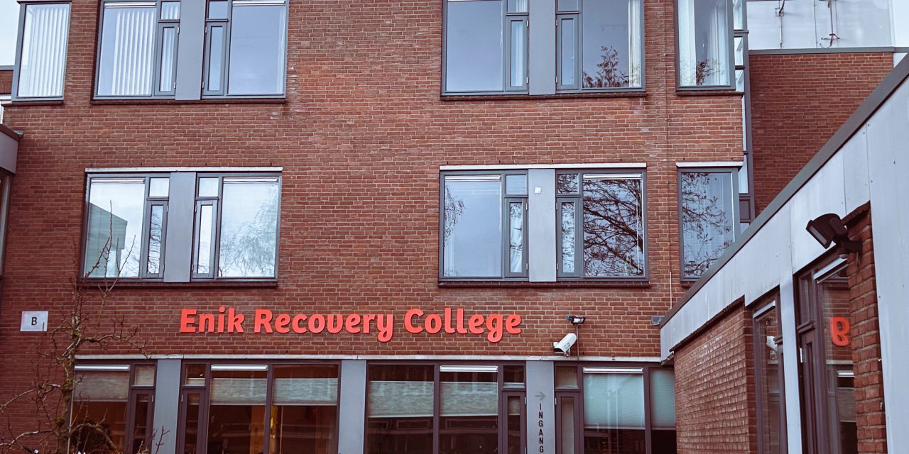 Samen sterker: Enik Recovery College en de kracht van ervaringsdeskundigheid