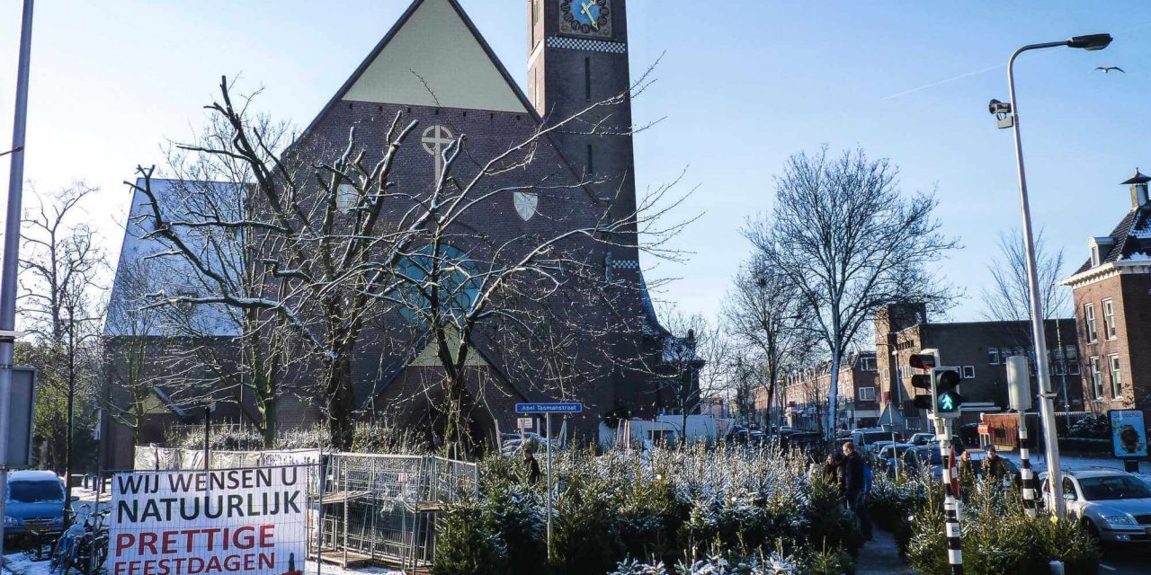 60 Jaar verkoop van kerstbomen door Jopie’s Bloemenhuis op de Kanaalstraat