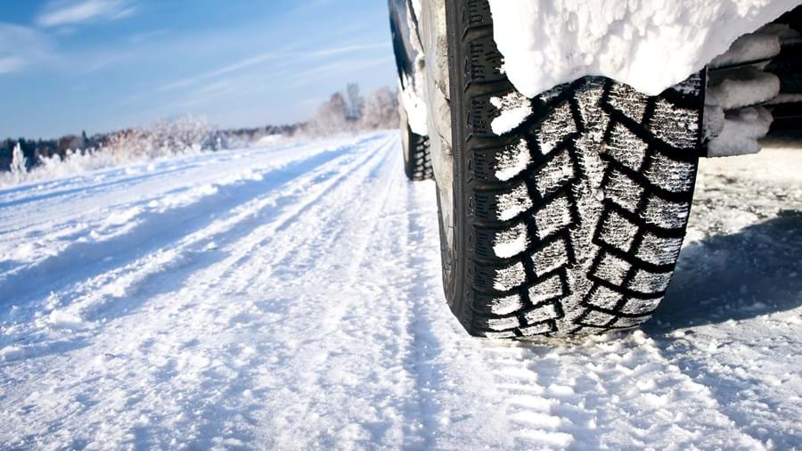 Lombokkers bereiden hun auto voor op winterse weersomstandigheden