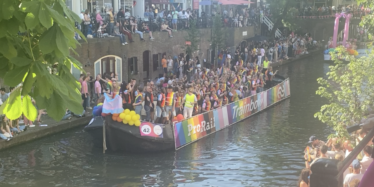De dom opent de Utrecht Pride