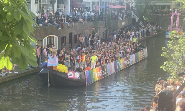 De dom opent de Utrecht Pride