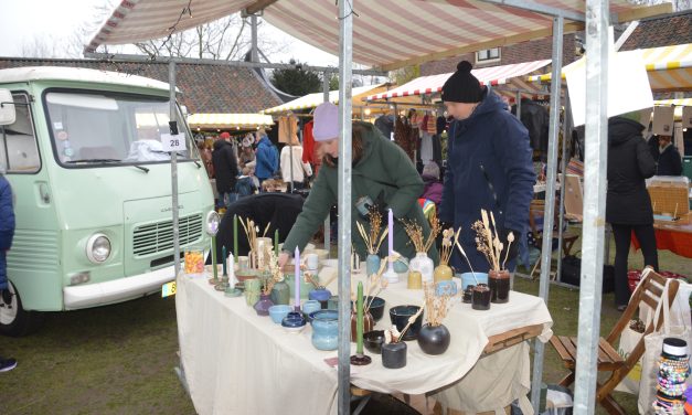 Ondernemend West tevreden bij wintermarkt molen De Ster