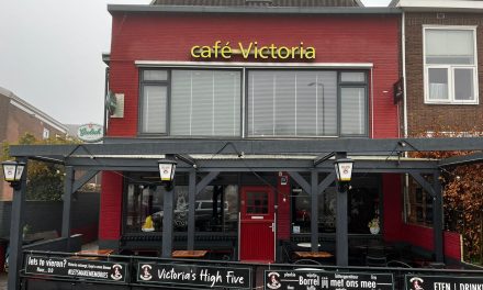 Top 2000 stembus en quiz in Woerdens café populair