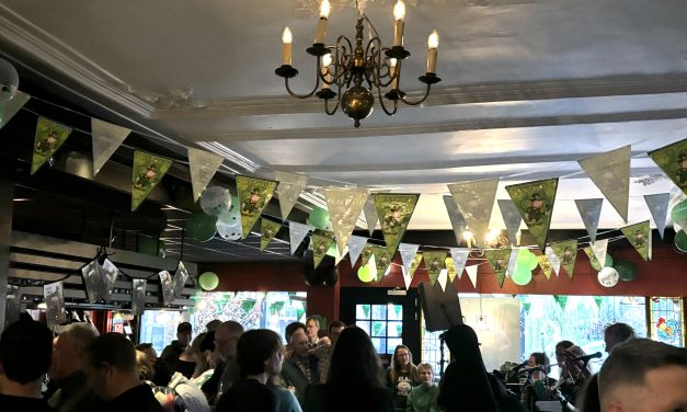 Café Victoria kleurt groen voor St. Patrick’s Day