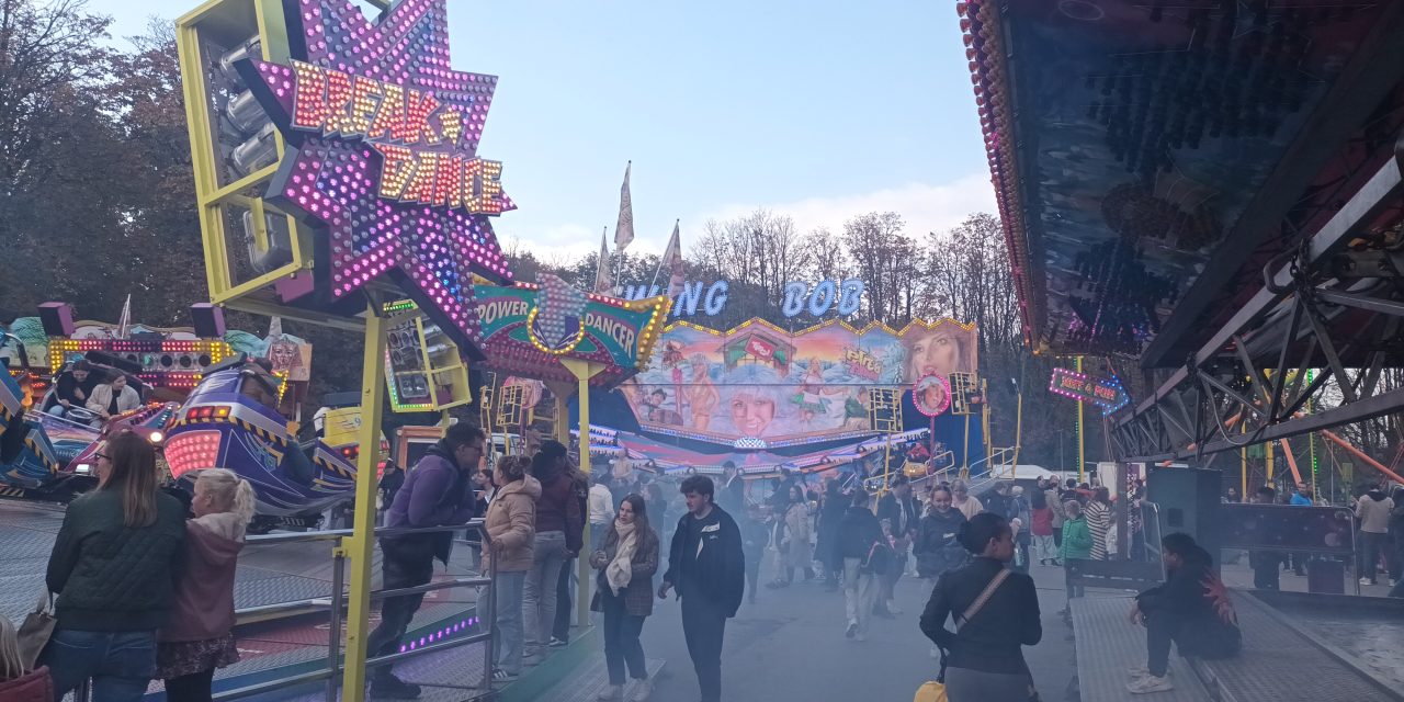 Kermis tijdens de Woerdense koeiemart.