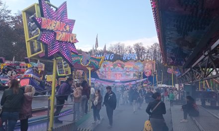 Kermis tijdens de Woerdense koeiemart.