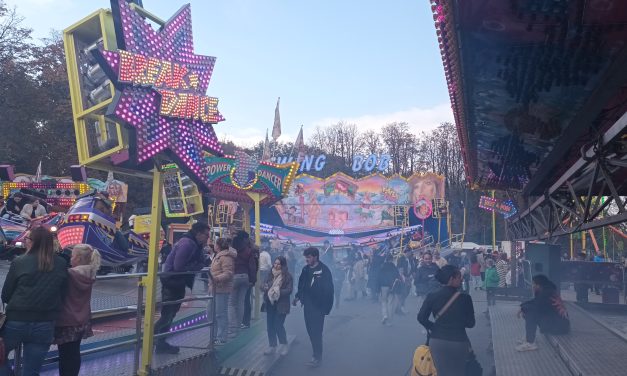 Kermis tijdens de Woerdense koeiemart.