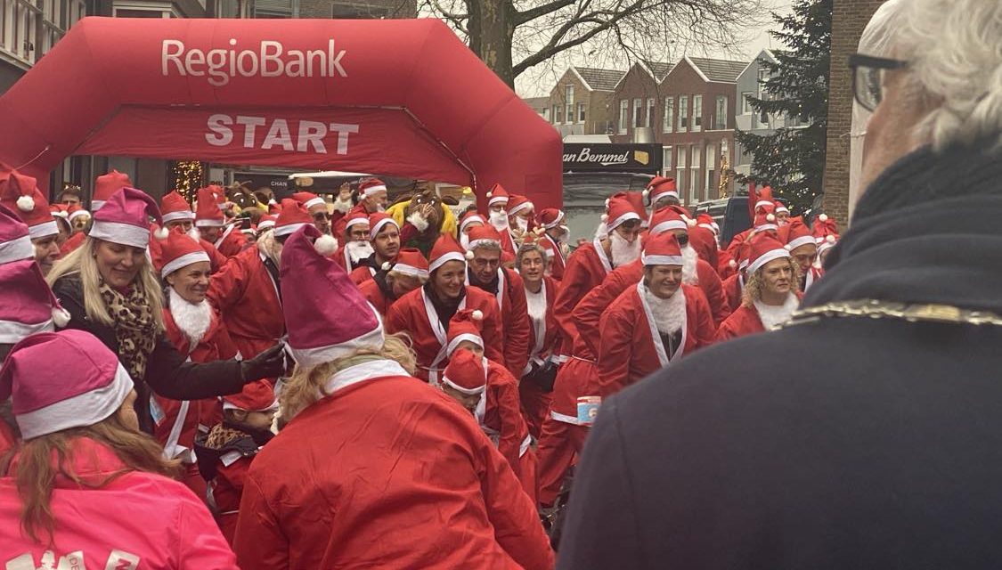 Gekostumeerde gekkigheid maakt Santa Run een succes