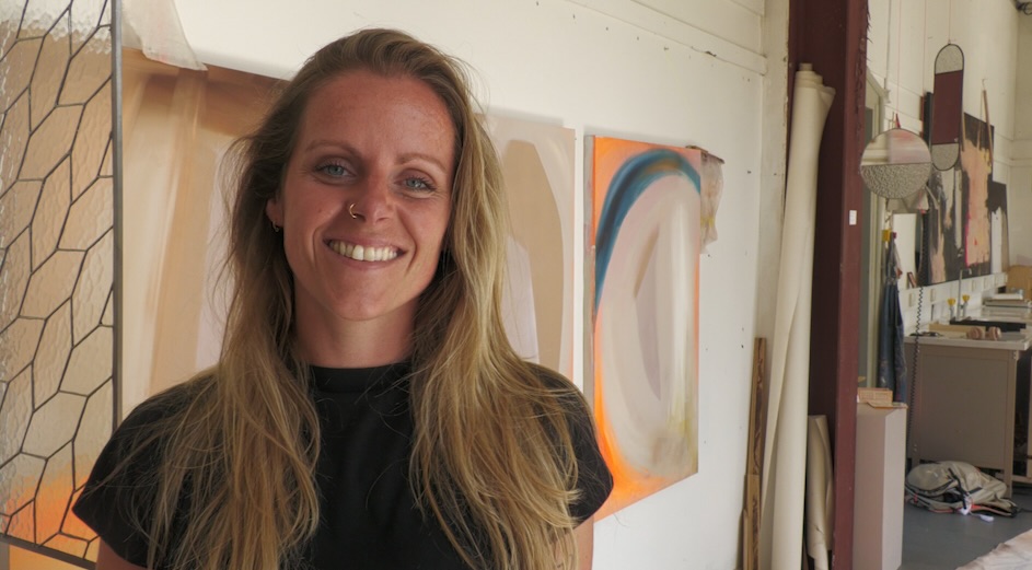 Een kunstenaar in eigen studio: Janneke van Bokkem vertelt over haar kunst