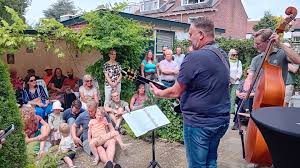 Tiende editie van Gluren bij de Buren in Woerden brengt buurt, kunst en ontmoeting samen