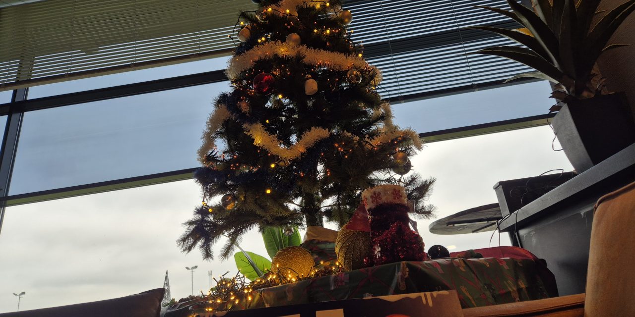 Geld Santa Run wordt besteed aan eenzame ouderen. “Je merkt gewoon hoe belangrijk het is om weer onder de mensen te zijn.”