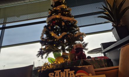 Geld Santa Run wordt besteed aan eenzame ouderen. “Je merkt gewoon hoe belangrijk het is om weer onder de mensen te zijn.”