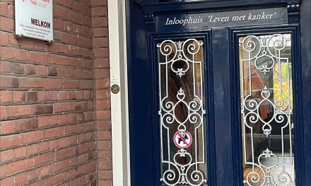 Kerstboomverkoopopbrengst Scouting Woerden steunt Samen Sterk Huis
