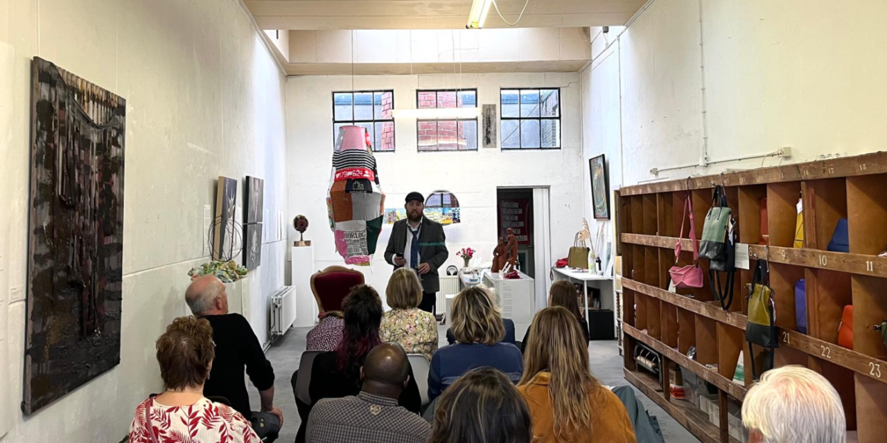 Dichters brengen ‘Zoet’ naar Galerie Van Slagmaat tijdens Woerdense Woorden