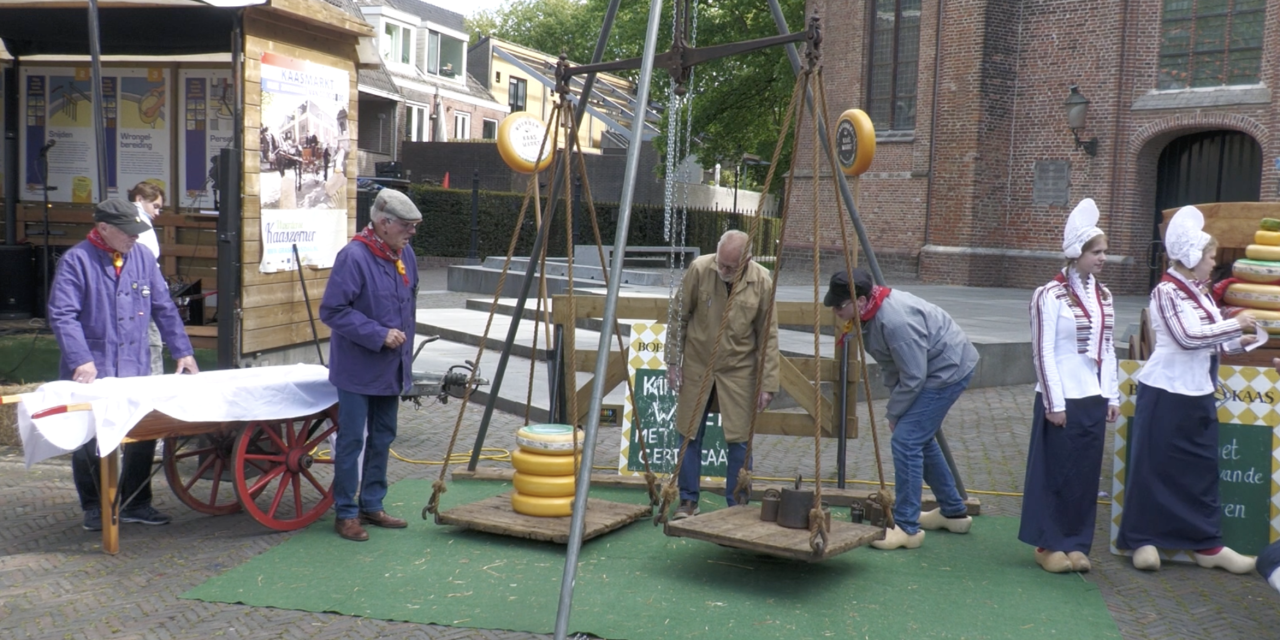 Handjeklap op het Kerkplein