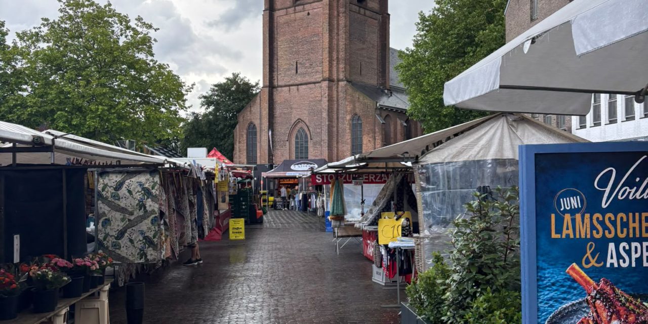Weekmarkt Woerden: zijn de klanten weggespoeld door de tijd of door de regen?