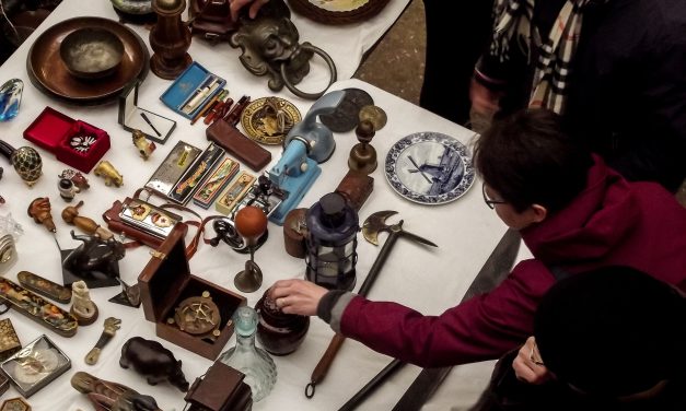 Jaarlijkse vlooienmarkt trekt veel koopjesjagers naar Woerden