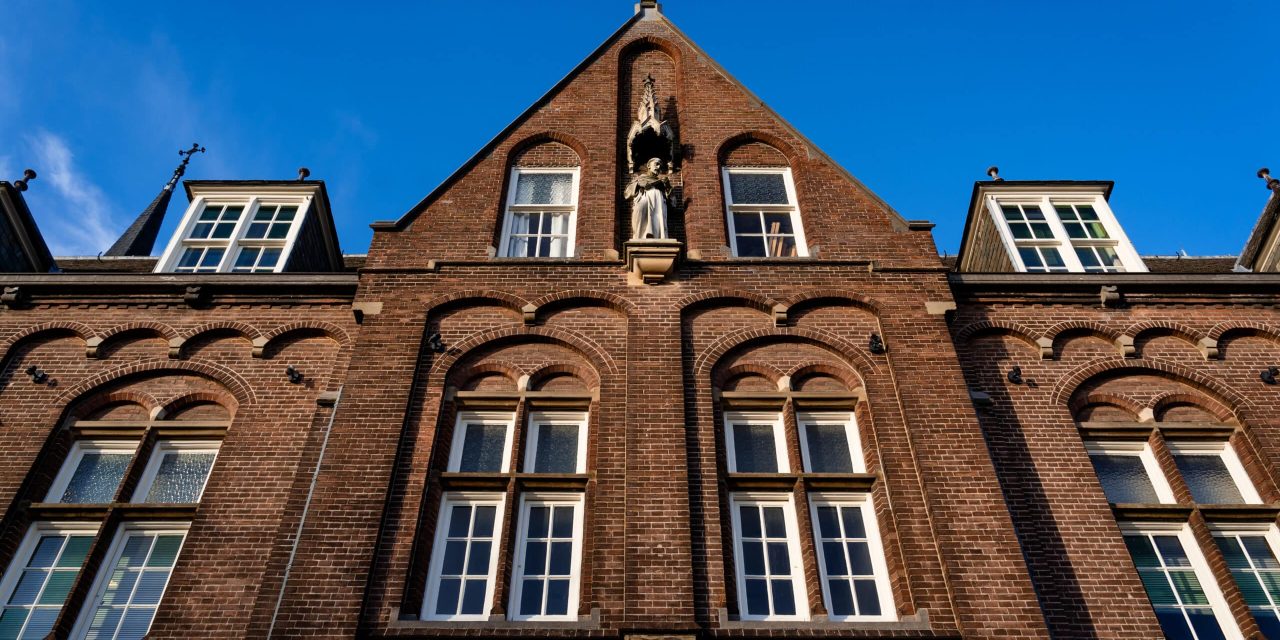 Optreden Klooster onder leiding van Niek Dekker