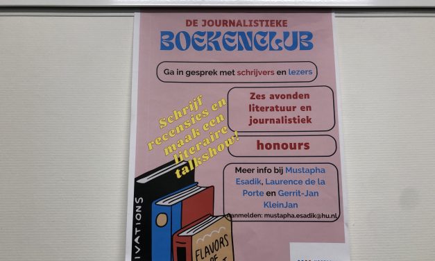 Leesfanaten verzamelen bij de Journalistieke Boekenclub