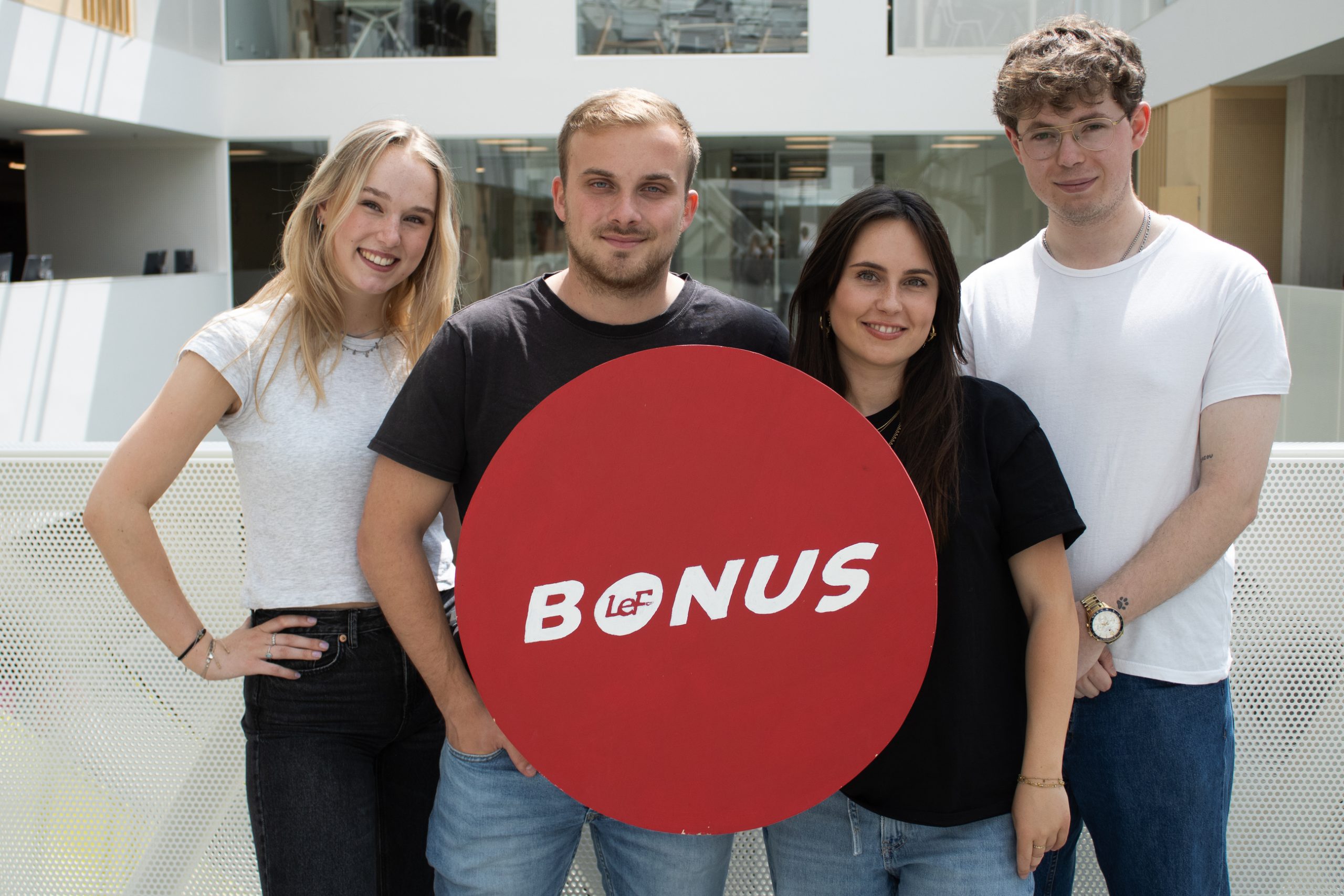 Nieuwe Bonuspresentatoren. Van links naar rechts: Jaimy, Rick, Emma en Quinten.